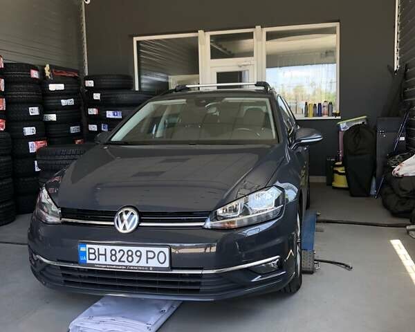 Серый Фольксваген Гольф, объемом двигателя 2 л и пробегом 209 тыс. км за 15800 $, фото 1 на Automoto.ua