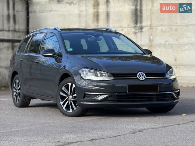 Серый Фольксваген Гольф, объемом двигателя 2 л и пробегом 250 тыс. км за 15999 $, фото 1 на Automoto.ua