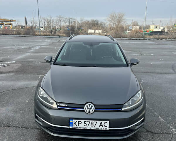 Серый Фольксваген Гольф, объемом двигателя 1.5 л и пробегом 309 тыс. км за 9700 $, фото 1 на Automoto.ua