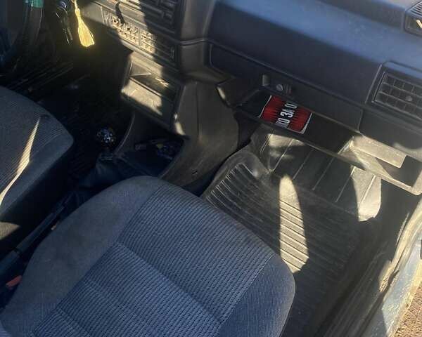 Синий Фольксваген Гольф, объемом двигателя 1.3 л и пробегом 333 тыс. км за 800 $, фото 1 на Automoto.ua