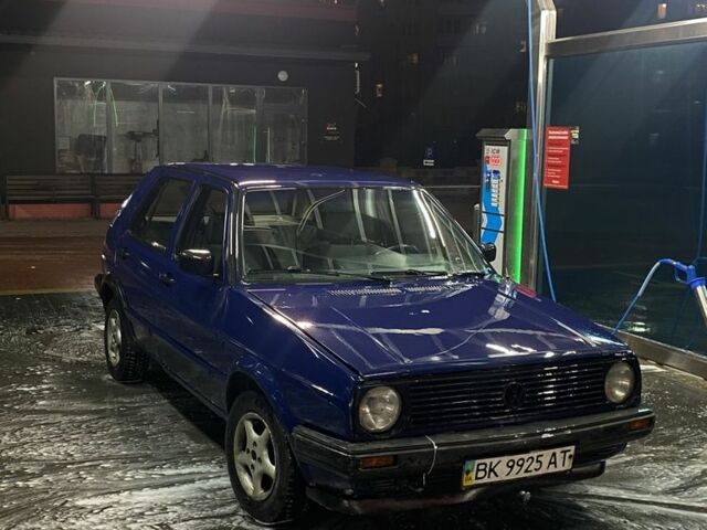 Синий Фольксваген Гольф, объемом двигателя 1.3 л и пробегом 350 тыс. км за 700 $, фото 1 на Automoto.ua