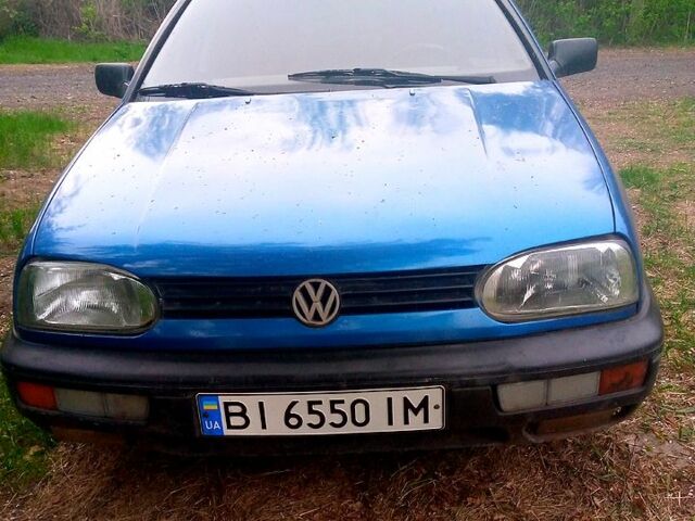 Синий Фольксваген Гольф, объемом двигателя 1.8 л и пробегом 125 тыс. км за 2000 $, фото 1 на Automoto.ua