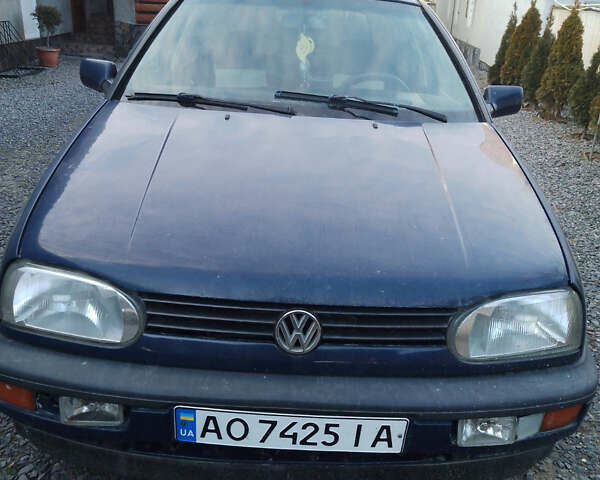 Синий Фольксваген Гольф, объемом двигателя 1.78 л и пробегом 250 тыс. км за 900 $, фото 1 на Automoto.ua