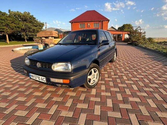 Синий Фольксваген Гольф, объемом двигателя 1.8 л и пробегом 230 тыс. км за 2400 $, фото 1 на Automoto.ua