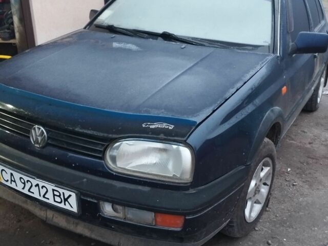 Синий Фольксваген Гольф, объемом двигателя 1.9 л и пробегом 300 тыс. км за 1330 $, фото 1 на Automoto.ua