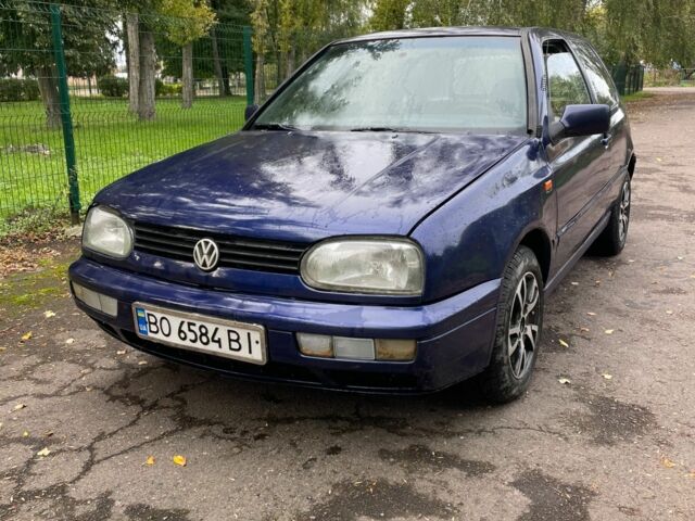 Синий Фольксваген Гольф, объемом двигателя 1.8 л и пробегом 104 тыс. км за 1300 $, фото 1 на Automoto.ua