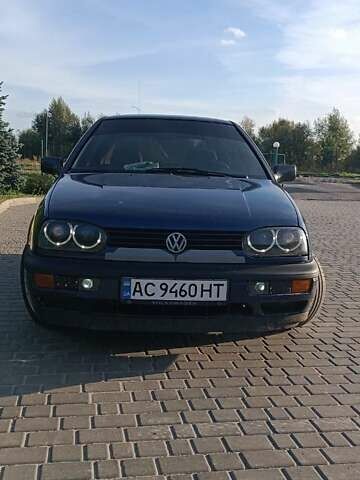 Синий Фольксваген Гольф, объемом двигателя 1.78 л и пробегом 298 тыс. км за 1999 $, фото 1 на Automoto.ua