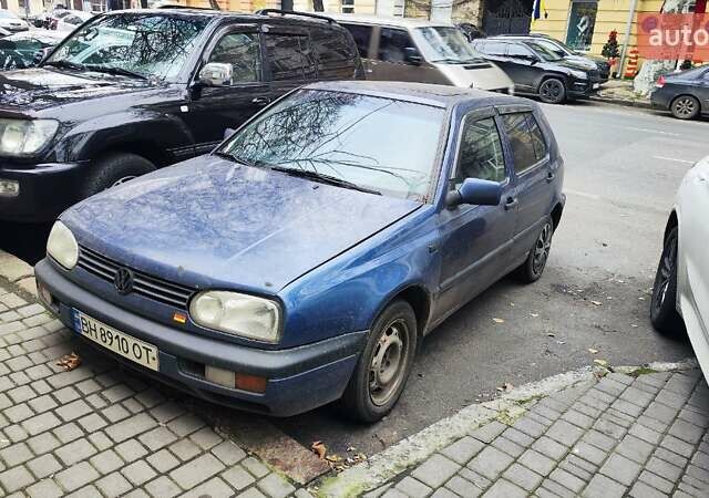 Синий Фольксваген Гольф, объемом двигателя 1.6 л и пробегом 98 тыс. км за 2200 $, фото 1 на Automoto.ua