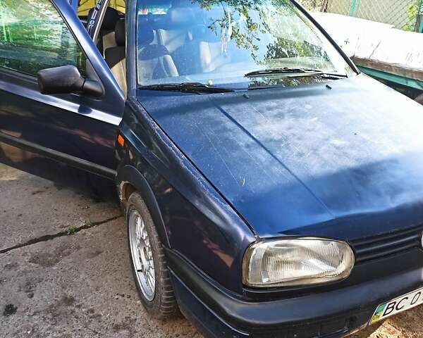 Синий Фольксваген Гольф, объемом двигателя 1.6 л и пробегом 207 тыс. км за 2200 $, фото 1 на Automoto.ua