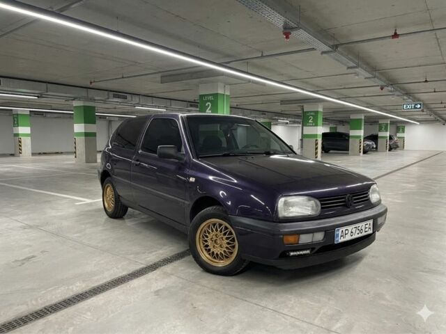 Синий Фольксваген Гольф, объемом двигателя 1.6 л и пробегом 265 тыс. км за 1648 $, фото 1 на Automoto.ua