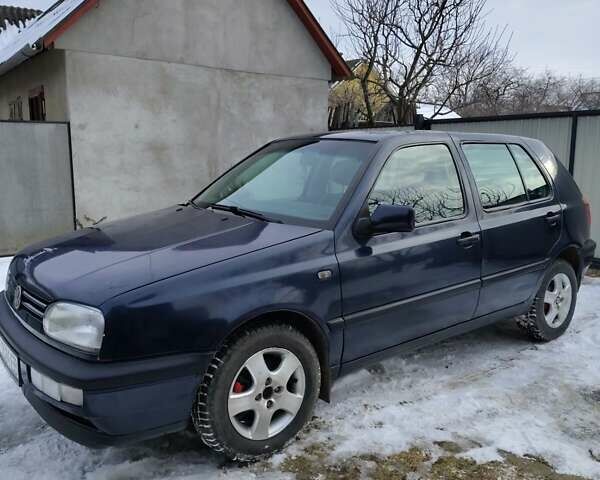 Синий Фольксваген Гольф, объемом двигателя 1.78 л и пробегом 250 тыс. км за 2350 $, фото 1 на Automoto.ua