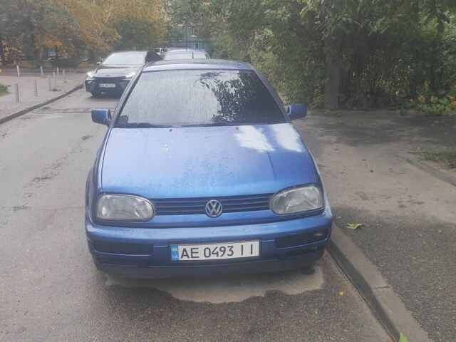 Синий Фольксваген Гольф, объемом двигателя 1.6 л и пробегом 105 тыс. км за 1600 $, фото 1 на Automoto.ua