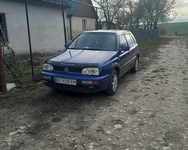Синий Фольксваген Гольф, объемом двигателя 1.6 л и пробегом 128 тыс. км за 3000 $, фото 1 на Automoto.ua