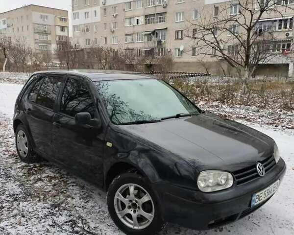 Синий Фольксваген Гольф, объемом двигателя 1.6 л и пробегом 200 тыс. км за 3000 $, фото 1 на Automoto.ua