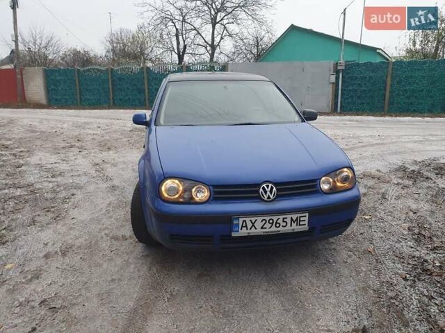 Синий Фольксваген Гольф, объемом двигателя 1.6 л и пробегом 300 тыс. км за 4200 $, фото 1 на Automoto.ua