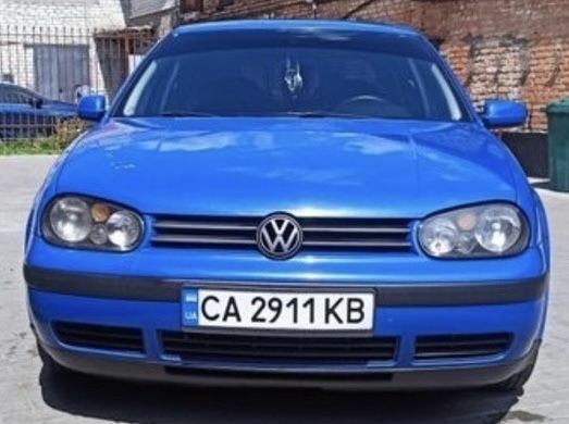Синий Фольксваген Гольф, объемом двигателя 1.9 л и пробегом 300 тыс. км за 4500 $, фото 1 на Automoto.ua