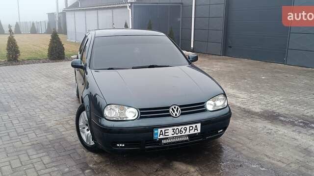 Синий Фольксваген Гольф, объемом двигателя 1.6 л и пробегом 371 тыс. км за 4100 $, фото 1 на Automoto.ua