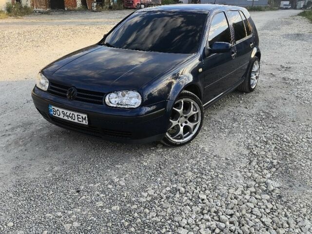 Синий Фольксваген Гольф, объемом двигателя 1.6 л и пробегом 325 тыс. км за 3600 $, фото 1 на Automoto.ua