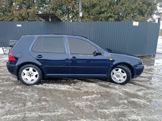 Синий Фольксваген Гольф, объемом двигателя 1.6 л и пробегом 305 тыс. км за 3299 $, фото 1 на Automoto.ua