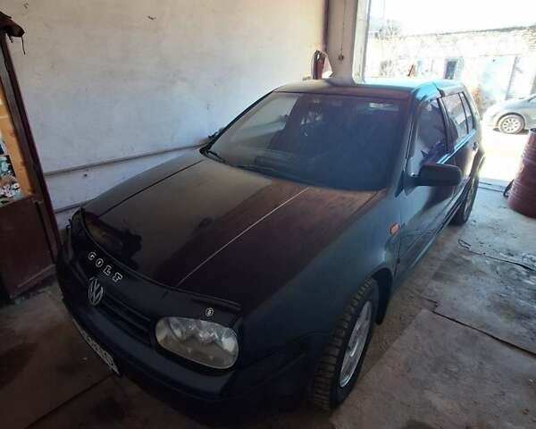 Синий Фольксваген Гольф, объемом двигателя 1.6 л и пробегом 300 тыс. км за 3700 $, фото 1 на Automoto.ua