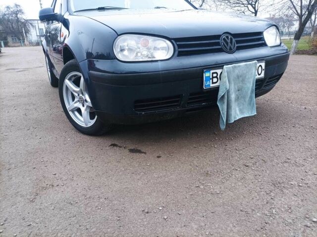 Синий Фольксваген Гольф, объемом двигателя 1.4 л и пробегом 349 тыс. км за 2400 $, фото 1 на Automoto.ua