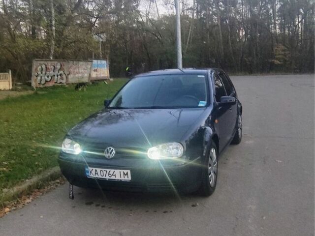 Синий Фольксваген Гольф, объемом двигателя 1.4 л и пробегом 300 тыс. км за 3999 $, фото 1 на Automoto.ua