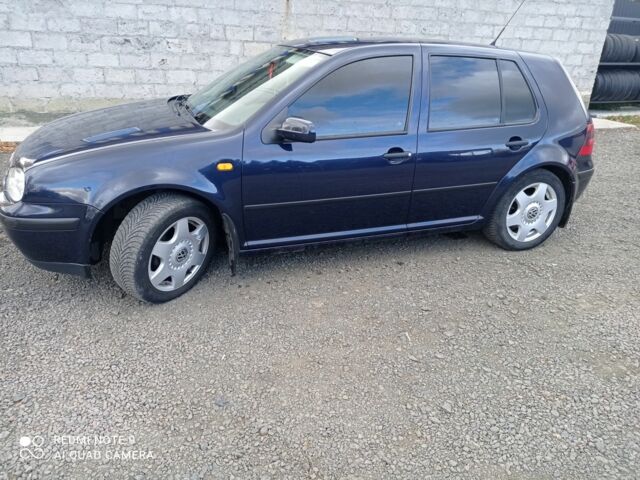 Синий Фольксваген Гольф, объемом двигателя 1.6 л и пробегом 305 тыс. км за 3200 $, фото 1 на Automoto.ua