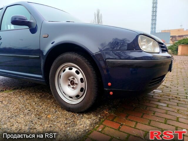 Синий Фольксваген Гольф, объемом двигателя 1.4 л и пробегом 152 тыс. км за 3500 $, фото 1 на Automoto.ua