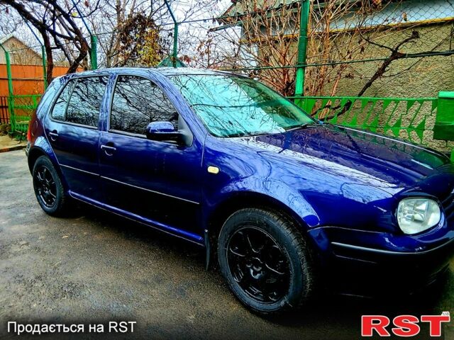 Синий Фольксваген Гольф, объемом двигателя 1.6 л и пробегом 263 тыс. км за 3500 $, фото 1 на Automoto.ua