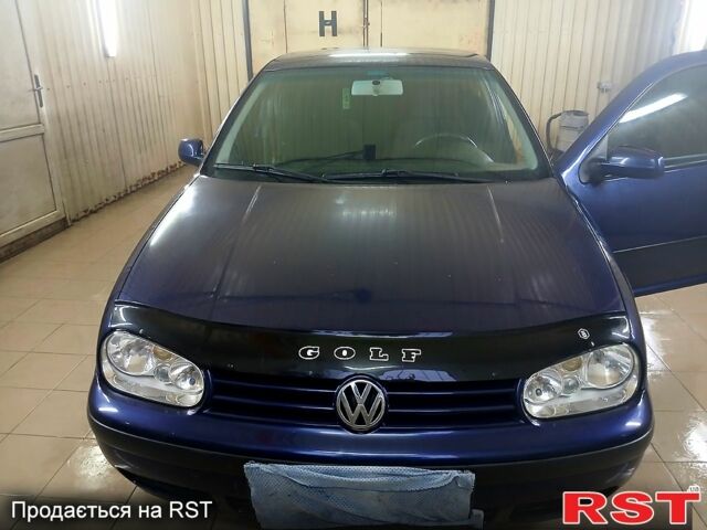 Синий Фольксваген Гольф, объемом двигателя 1.4 л и пробегом 275 тыс. км за 3000 $, фото 1 на Automoto.ua