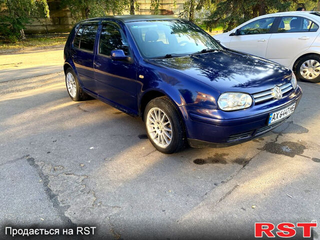 Синий Фольксваген Гольф, объемом двигателя 1.6 л и пробегом 360 тыс. км за 3700 $, фото 1 на Automoto.ua