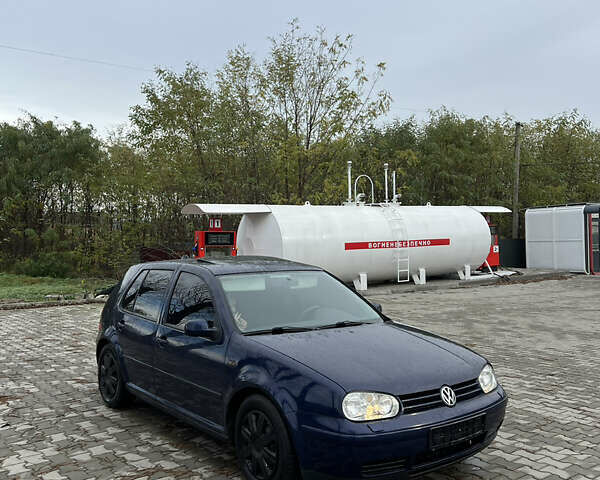 Синий Фольксваген Гольф, объемом двигателя 1.6 л и пробегом 246 тыс. км за 3950 $, фото 1 на Automoto.ua