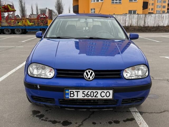 Синий Фольксваген Гольф, объемом двигателя 1.6 л и пробегом 300 тыс. км за 3200 $, фото 1 на Automoto.ua
