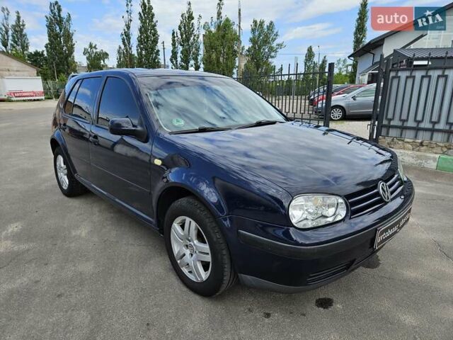 Синий Фольксваген Гольф, объемом двигателя 1.6 л и пробегом 230 тыс. км за 3900 $, фото 1 на Automoto.ua