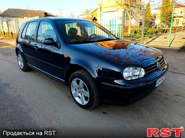 Синий Фольксваген Гольф, объемом двигателя 1.4 л и пробегом 300 тыс. км за 3500 $, фото 1 на Automoto.ua