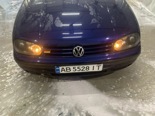 Синий Фольксваген Гольф, объемом двигателя 1.6 л и пробегом 257 тыс. км за 3800 $, фото 1 на Automoto.ua