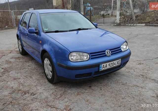 Синий Фольксваген Гольф, объемом двигателя 1.6 л и пробегом 230 тыс. км за 4200 $, фото 1 на Automoto.ua