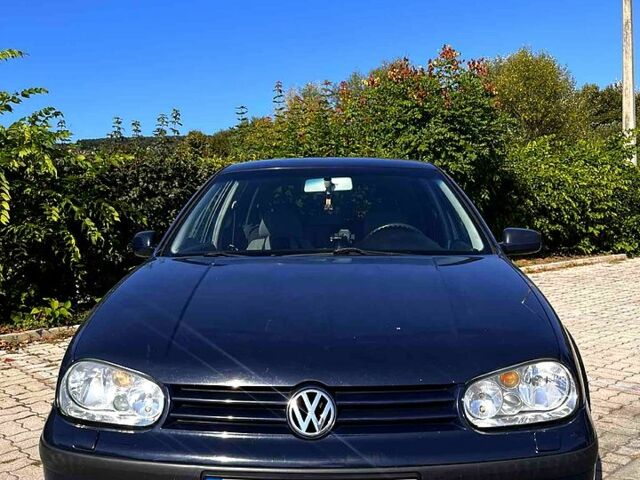 Синий Фольксваген Гольф, объемом двигателя 1.6 л и пробегом 283 тыс. км за 2850 $, фото 1 на Automoto.ua