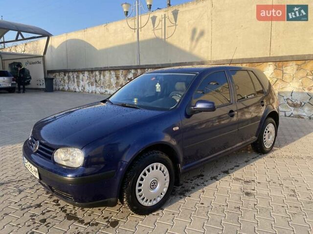Синий Фольксваген Гольф, объемом двигателя 1.6 л и пробегом 240 тыс. км за 3333 $, фото 1 на Automoto.ua