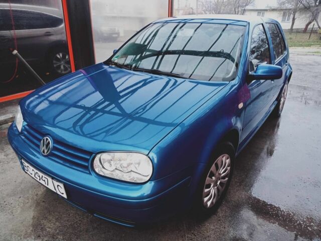 Синий Фольксваген Гольф, объемом двигателя 1.4 л и пробегом 250 тыс. км за 3500 $, фото 1 на Automoto.ua