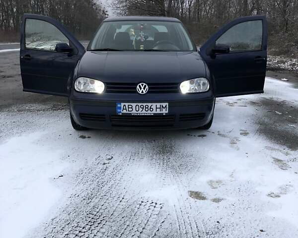 Синий Фольксваген Гольф, объемом двигателя 1.6 л и пробегом 230 тыс. км за 4300 $, фото 1 на Automoto.ua