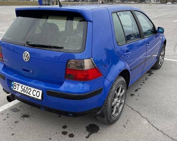 Синий Фольксваген Гольф, объемом двигателя 1.6 л и пробегом 300 тыс. км за 3200 $, фото 1 на Automoto.ua