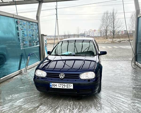 Синий Фольксваген Гольф, объемом двигателя 1.39 л и пробегом 250 тыс. км за 3100 $, фото 1 на Automoto.ua