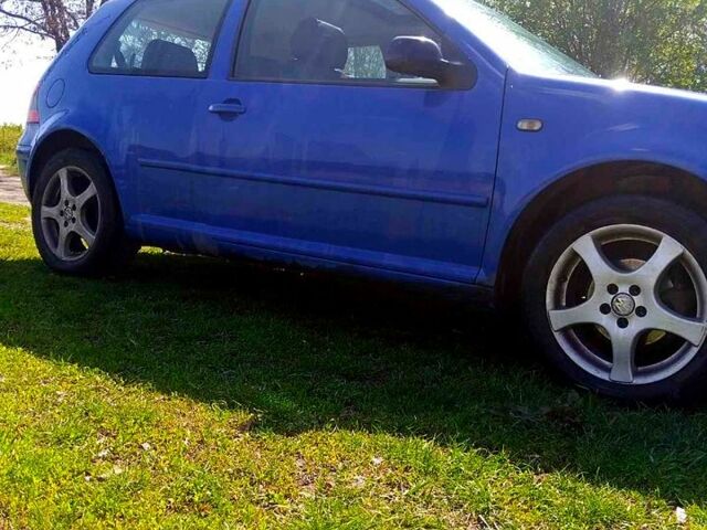 Синій Фольксваген Гольф, об'ємом двигуна 1.6 л та пробігом 330 тис. км за 3700 $, фото 1 на Automoto.ua
