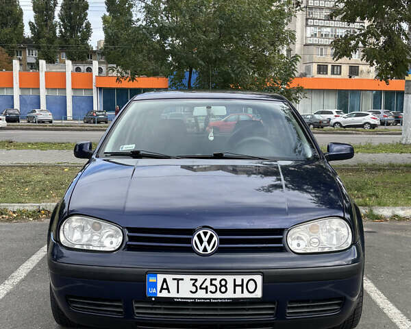 Синий Фольксваген Гольф, объемом двигателя 1.6 л и пробегом 300 тыс. км за 3800 $, фото 1 на Automoto.ua