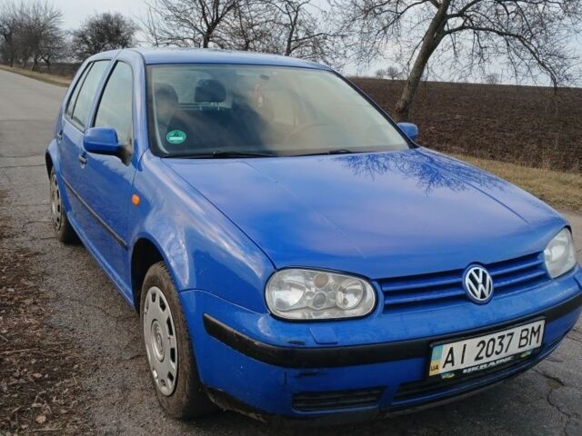 Синий Фольксваген Гольф, объемом двигателя 1.6 л и пробегом 377 тыс. км за 3650 $, фото 1 на Automoto.ua