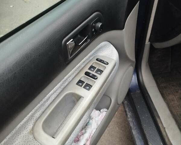 Синий Фольксваген Гольф, объемом двигателя 1.6 л и пробегом 269 тыс. км за 4200 $, фото 1 на Automoto.ua