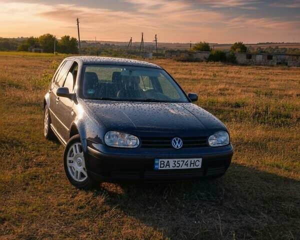 Синий Фольксваген Гольф, объемом двигателя 1.39 л и пробегом 203 тыс. км за 4100 $, фото 1 на Automoto.ua