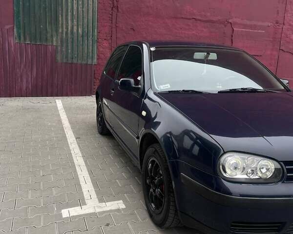 Синий Фольксваген Гольф, объемом двигателя 1.4 л и пробегом 270 тыс. км за 3100 $, фото 1 на Automoto.ua