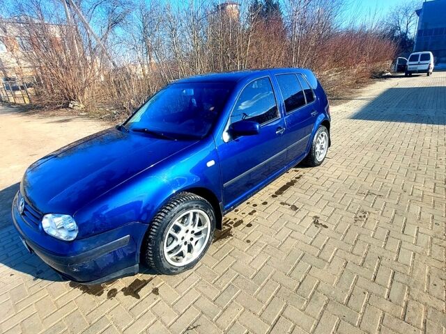 Синий Фольксваген Гольф, объемом двигателя 1.6 л и пробегом 220 тыс. км за 3300 $, фото 1 на Automoto.ua